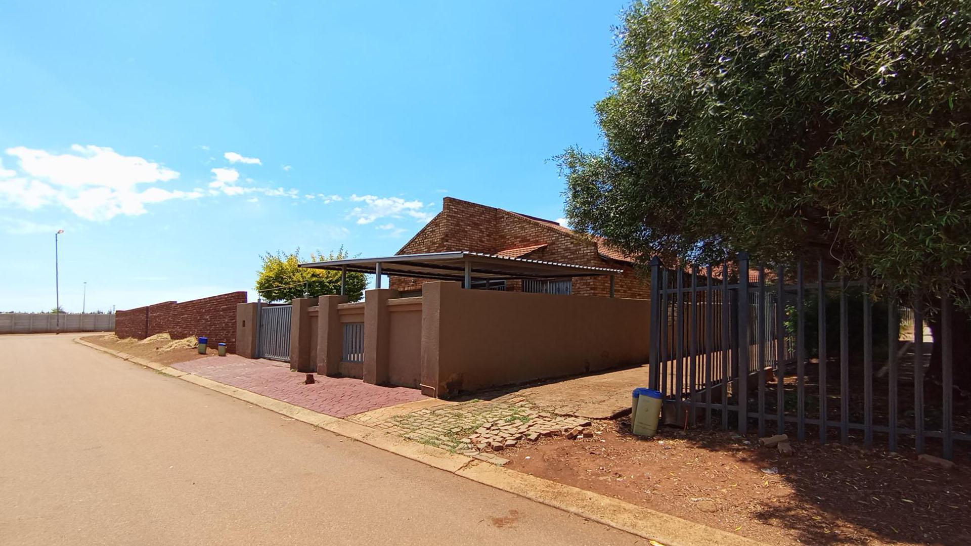 Front View of property in Soshanguve