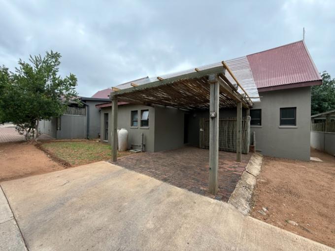 3 Bedroom Simplex to Rent in Hoedspruit - Property to rent - MR702336