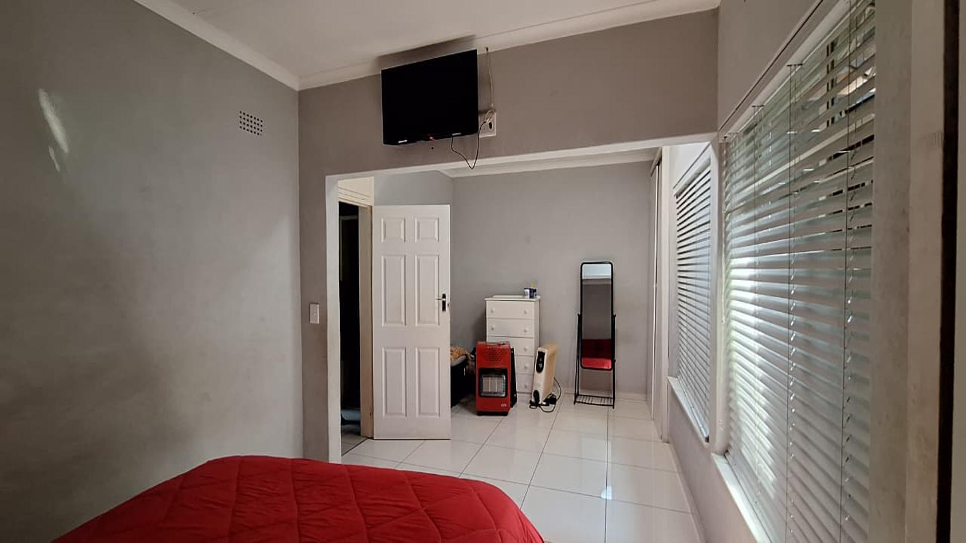 Bed Room 1 - 23 square meters of property in Sunair Park