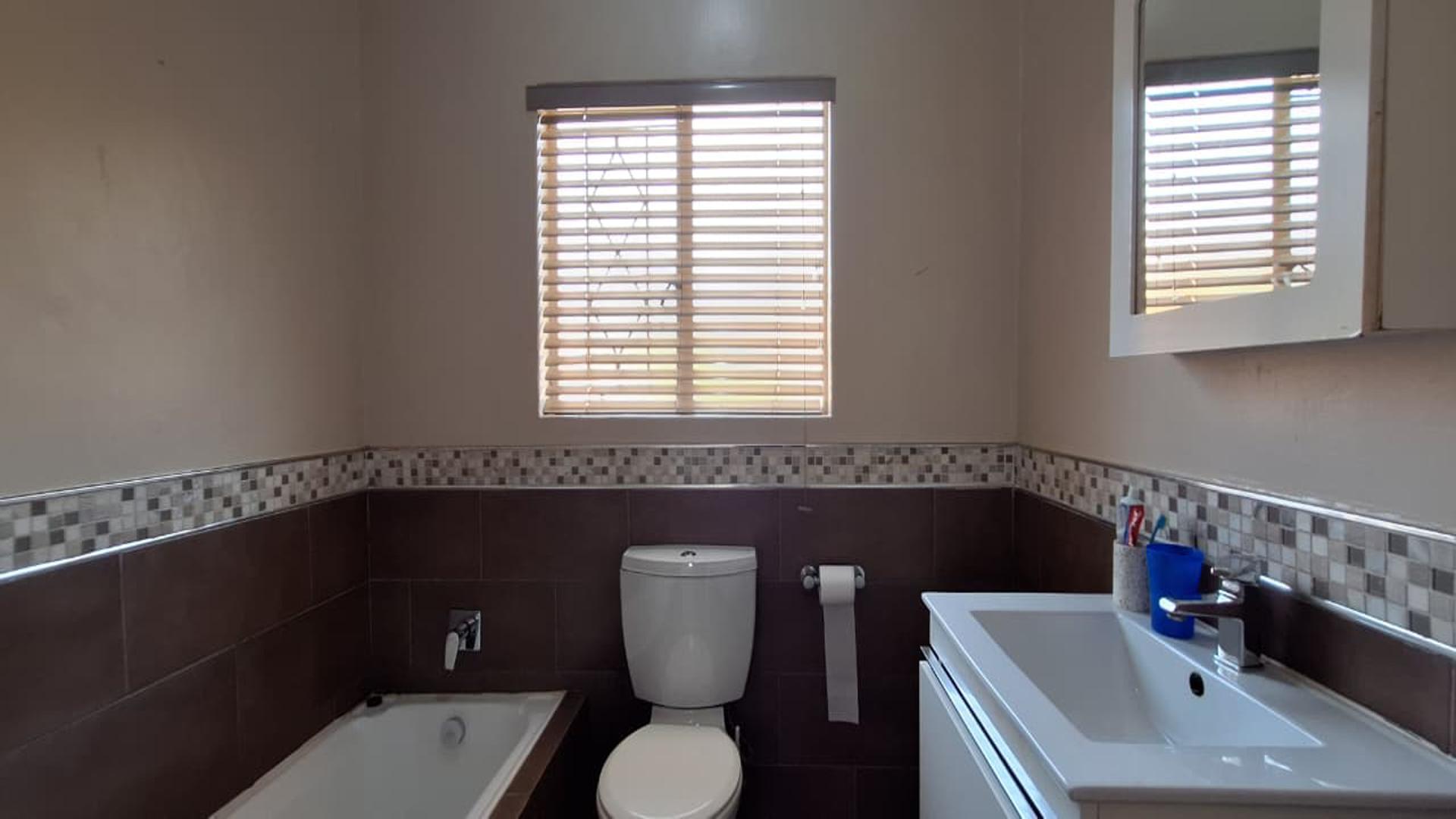Bathroom 1 - 4 square meters of property in Sunair Park