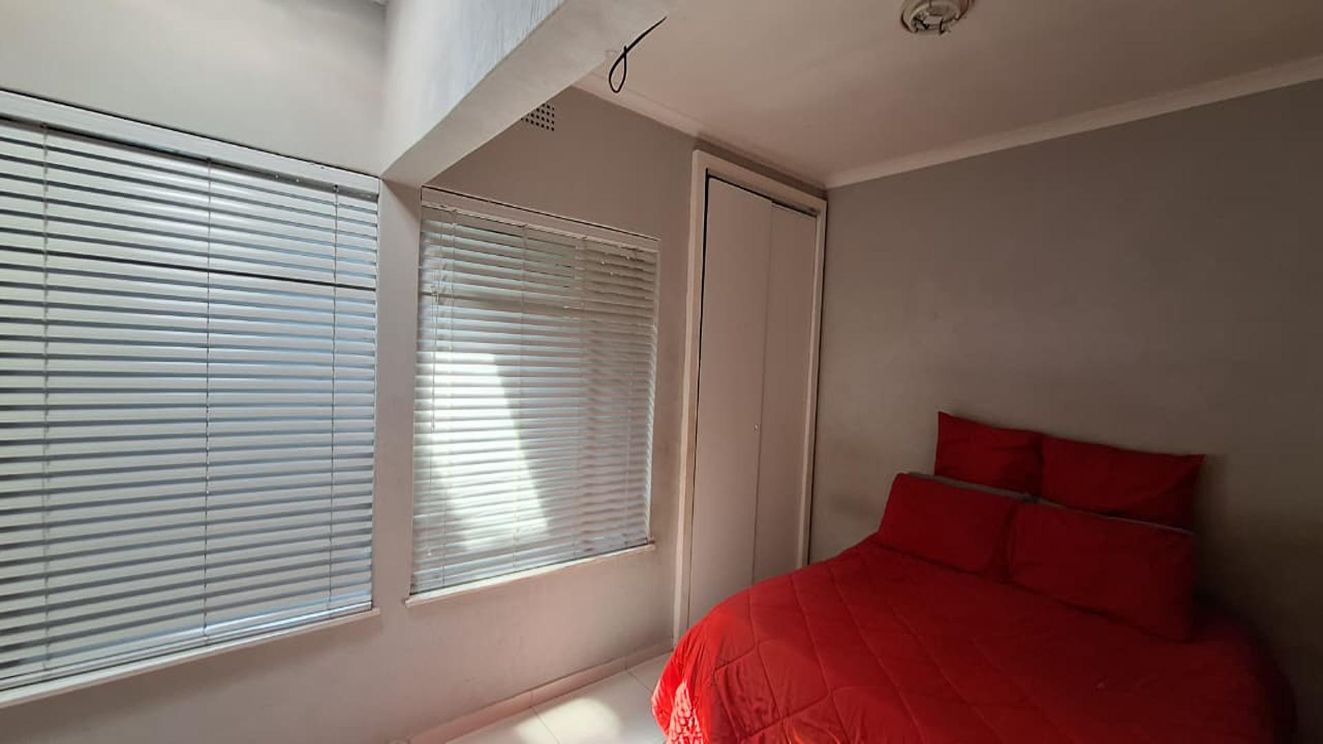 Bed Room 1 - 23 square meters of property in Sunair Park
