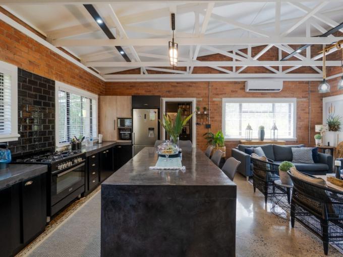 3 Bedroom House for Sale For Sale in Amanzimtoti  - MR702403