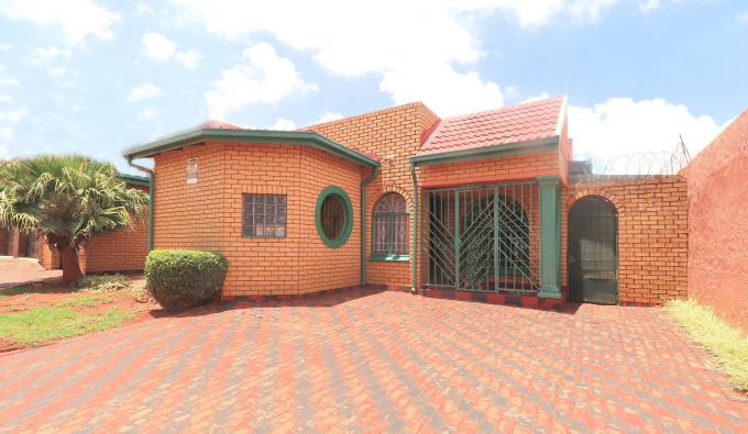 3 Bedroom House for Sale For Sale in Lenasia South - MR702417