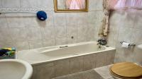 Bathroom 2 of property in Adamayview