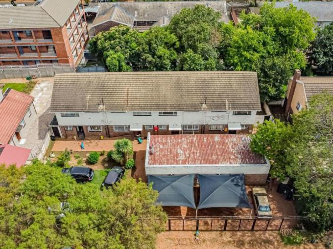 3 Bedroom Duplex for Sale For Sale in Windsor West - MR702422