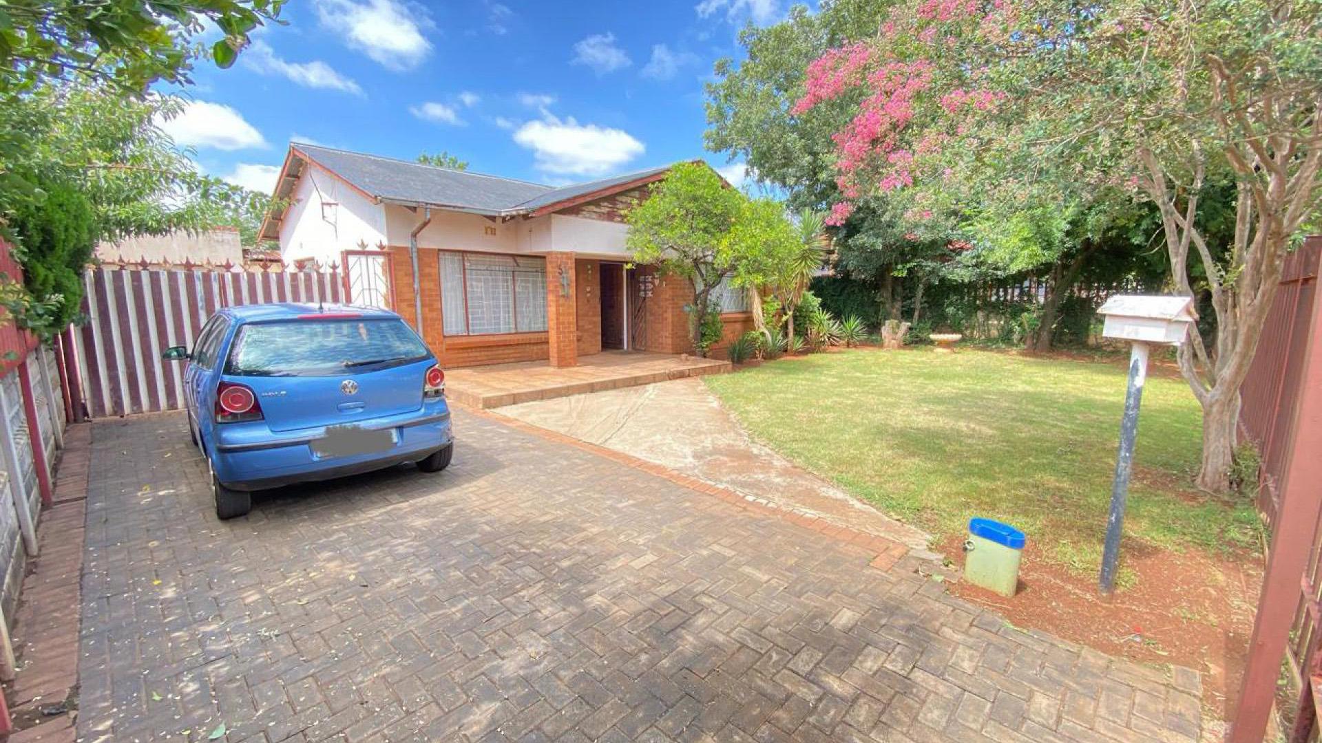 Front View of property in Westonaria