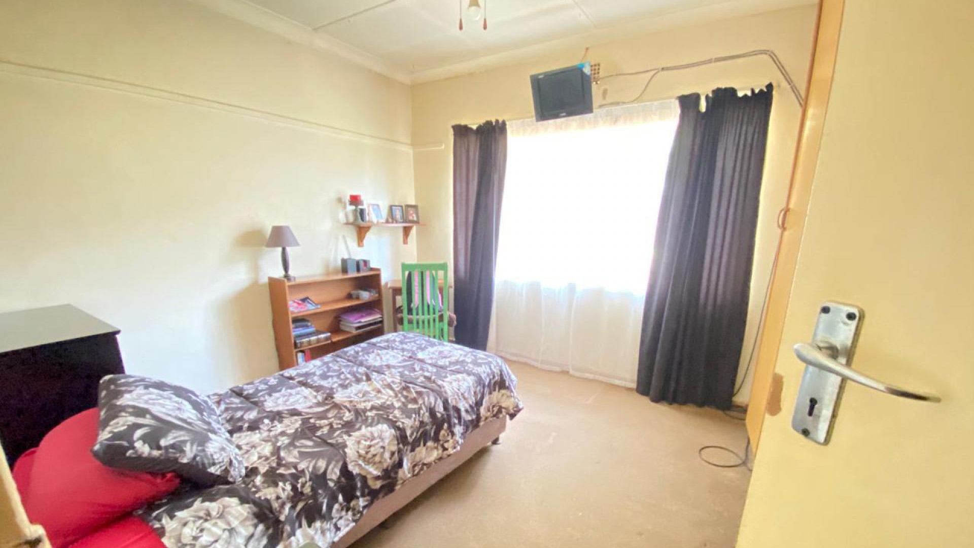 Bed Room 1 of property in Westonaria