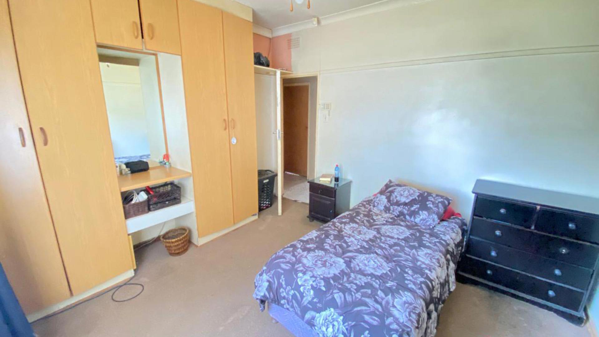 Bed Room 1 of property in Westonaria