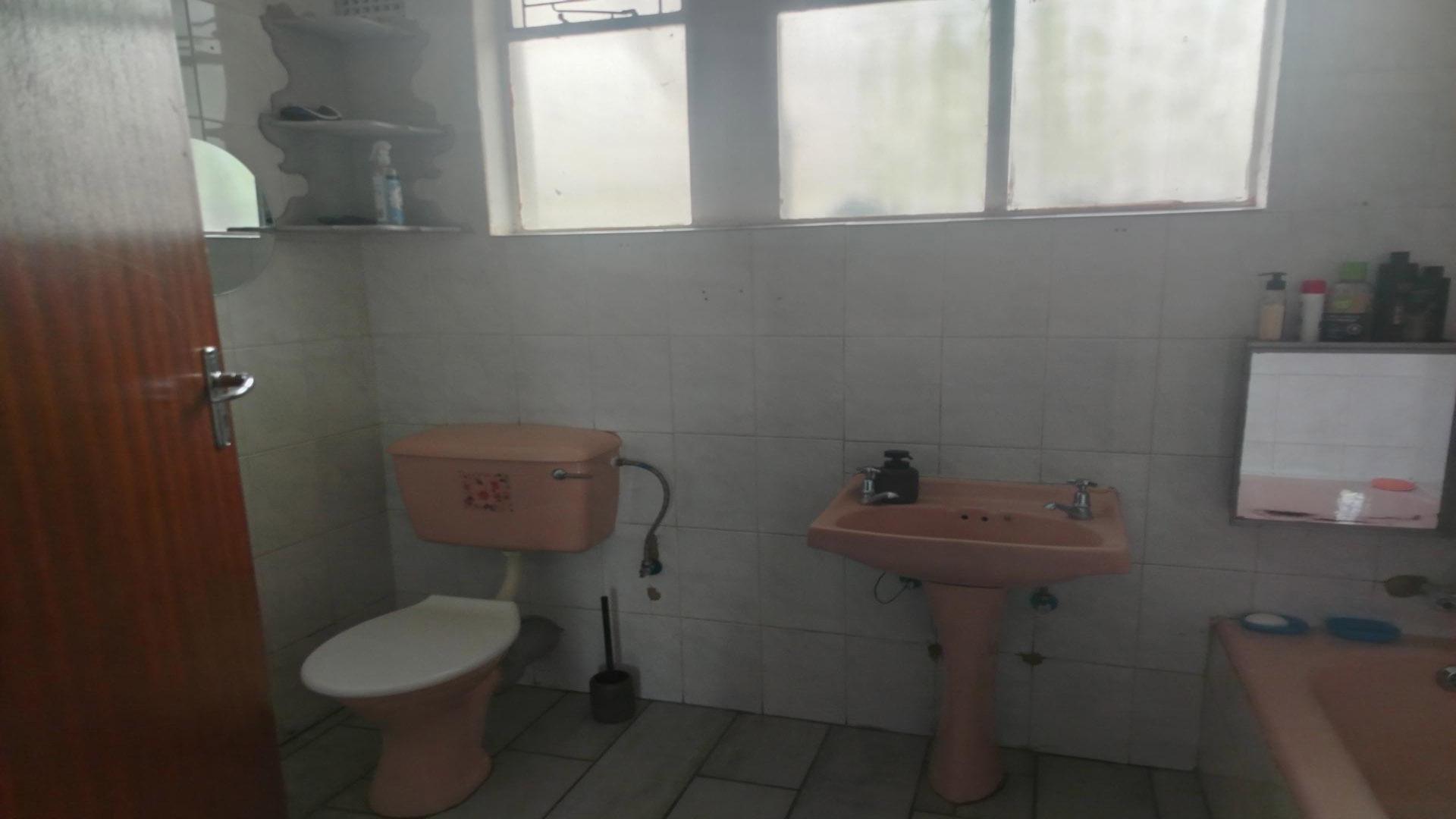 Bathroom 1 of property in Sasolburg