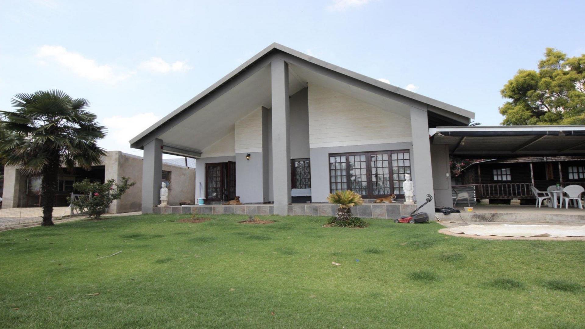 Front View of property in Deneysville