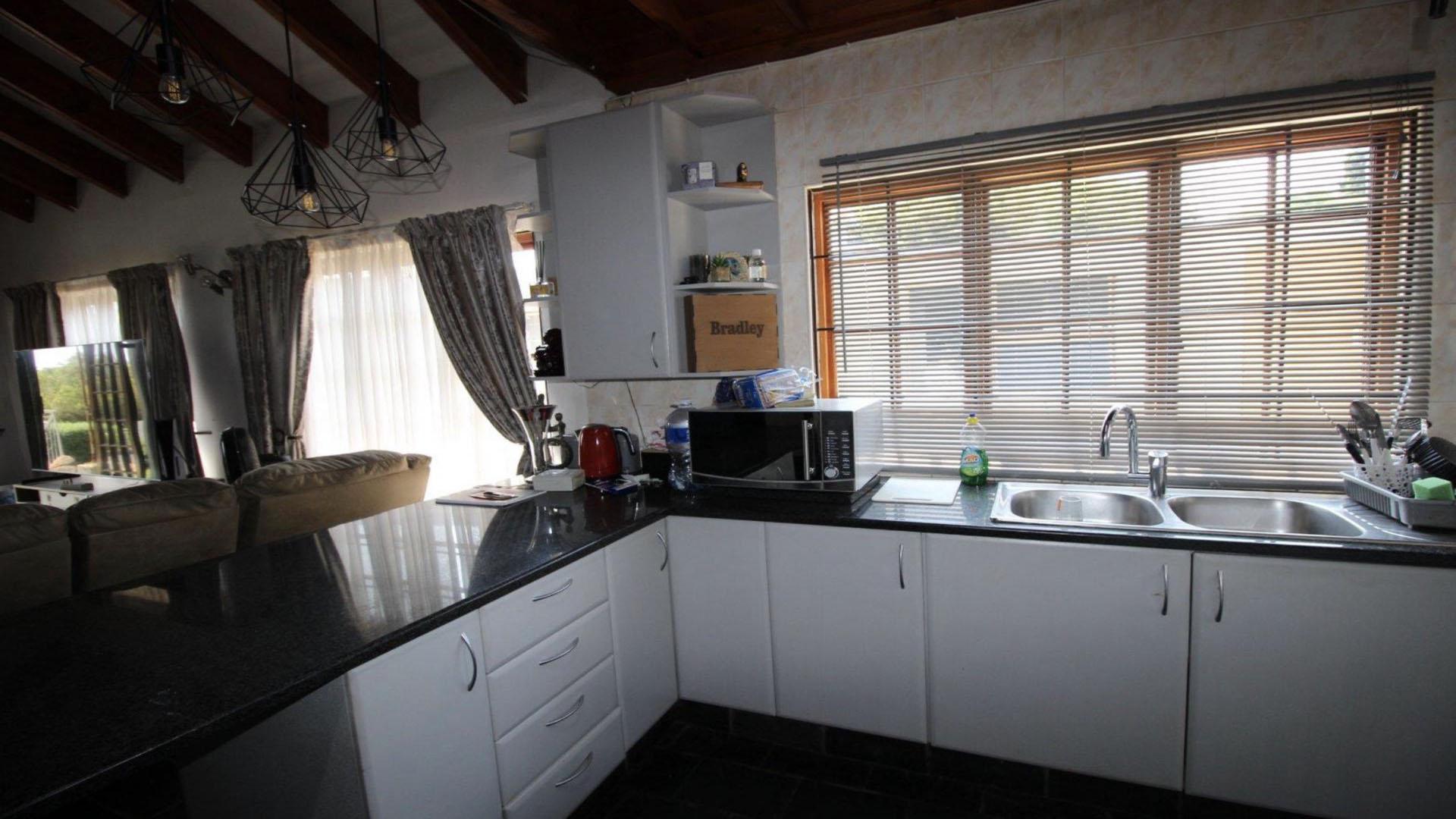 Kitchen of property in Deneysville
