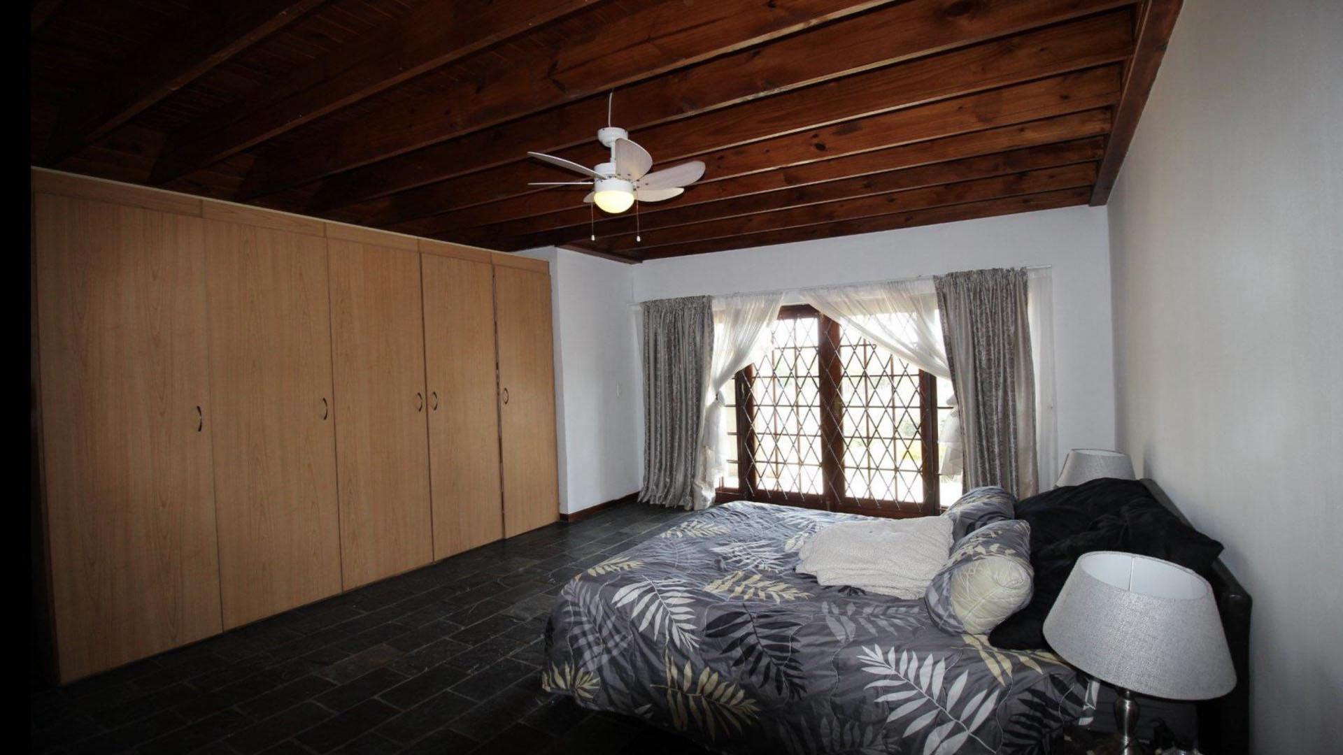 Main Bedroom of property in Deneysville