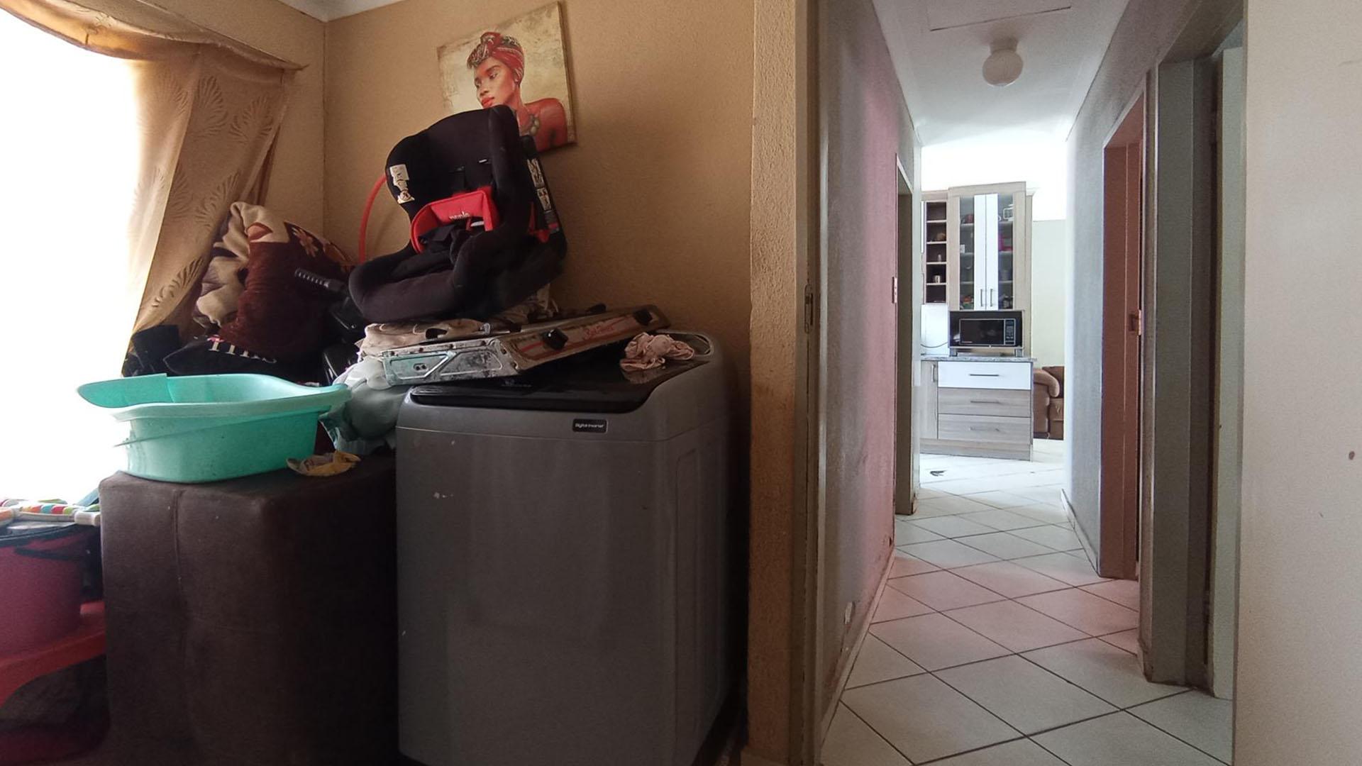 Bed Room 3 - 7 square meters of property in Rosslyn