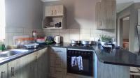 Kitchen - 6 square meters of property in Heuweloord