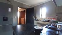 Kitchen - 6 square meters of property in Heuweloord