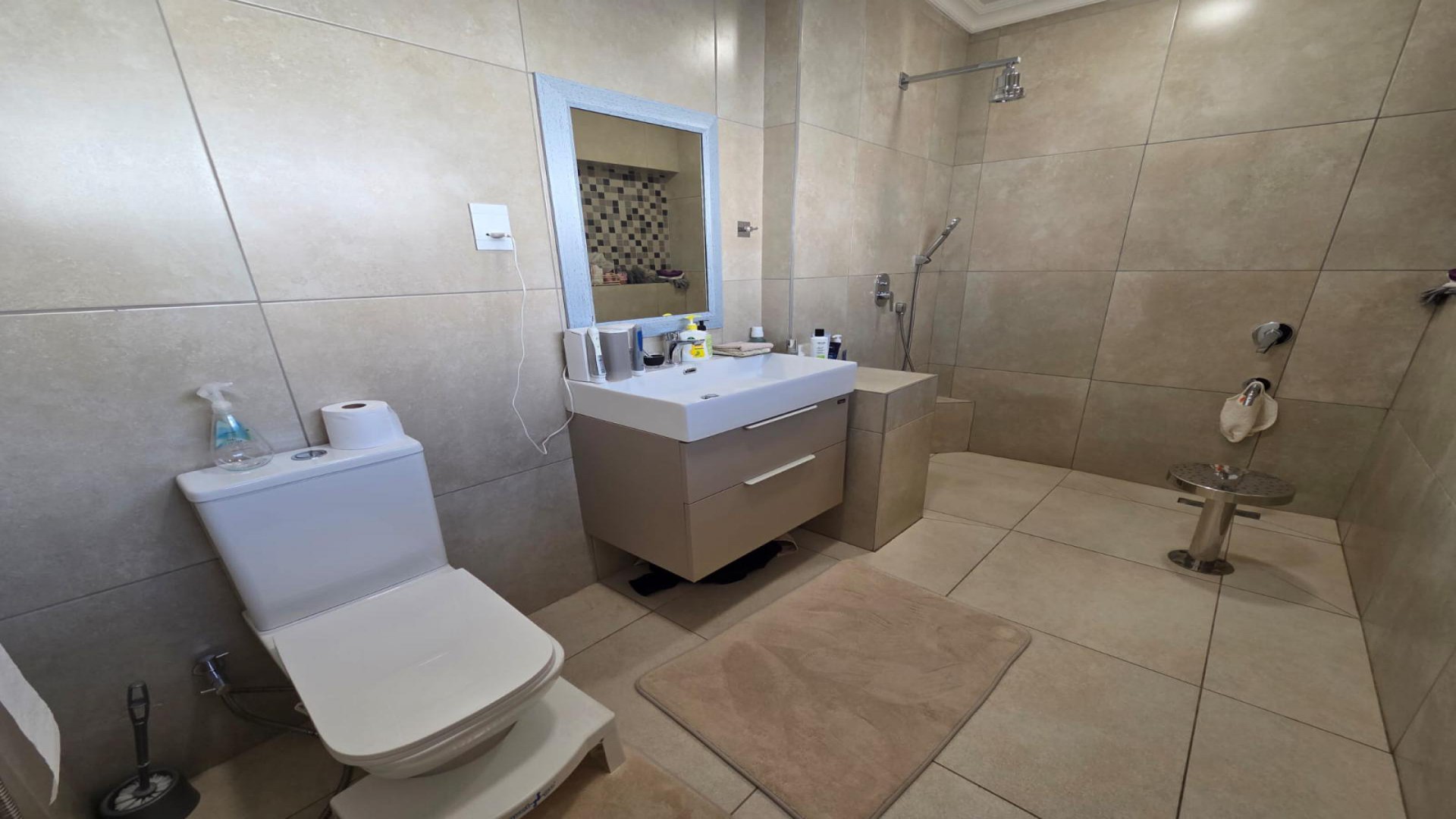 Bathroom 3+ of property in Laudium