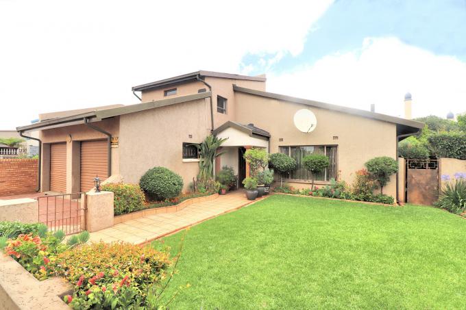 4 Bedroom House for Sale For Sale in Lenasia - MR702509