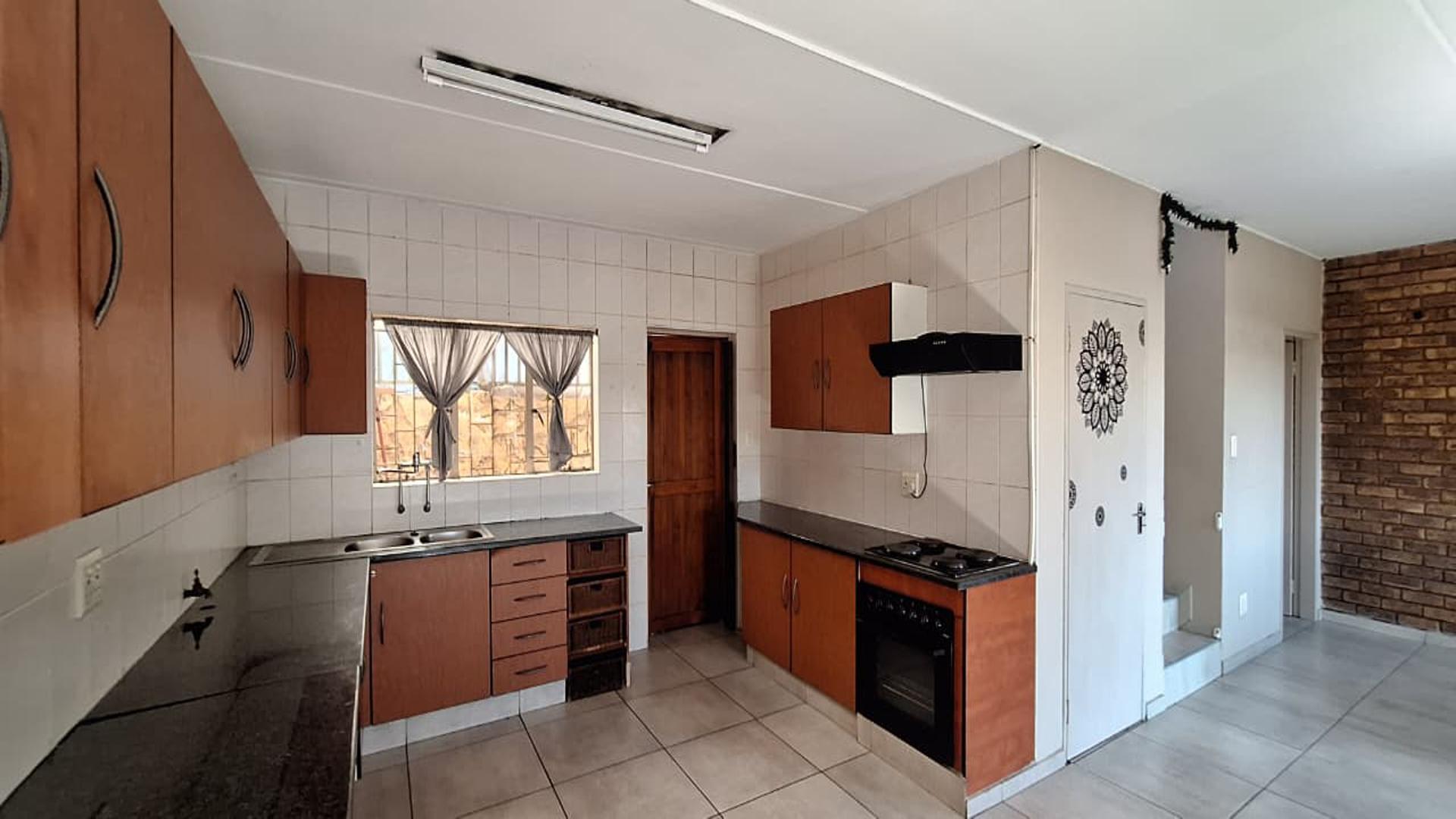 Kitchen - 13 square meters of property in Witfield