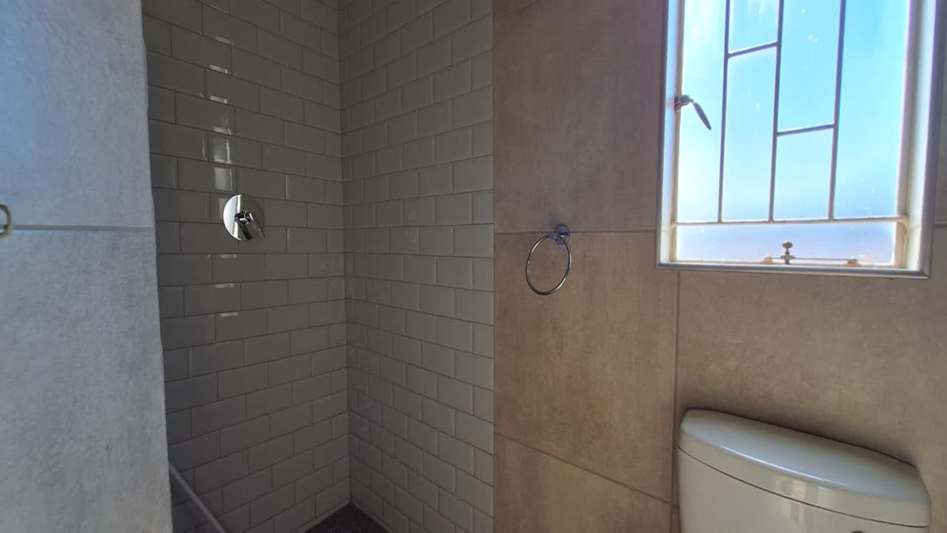 Main Bathroom - 5 square meters of property in Witfield