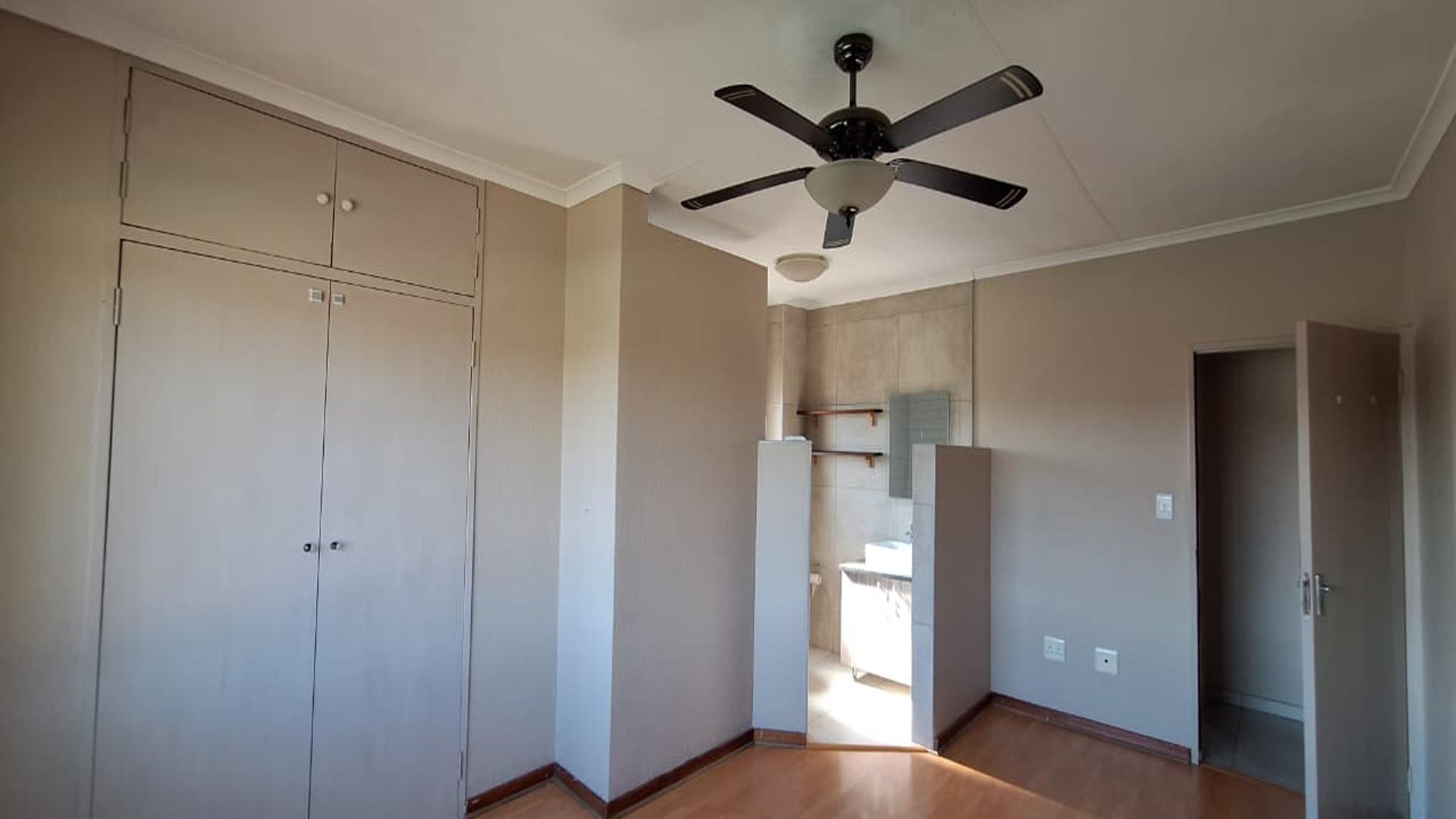 Main Bedroom - 18 square meters of property in Witfield