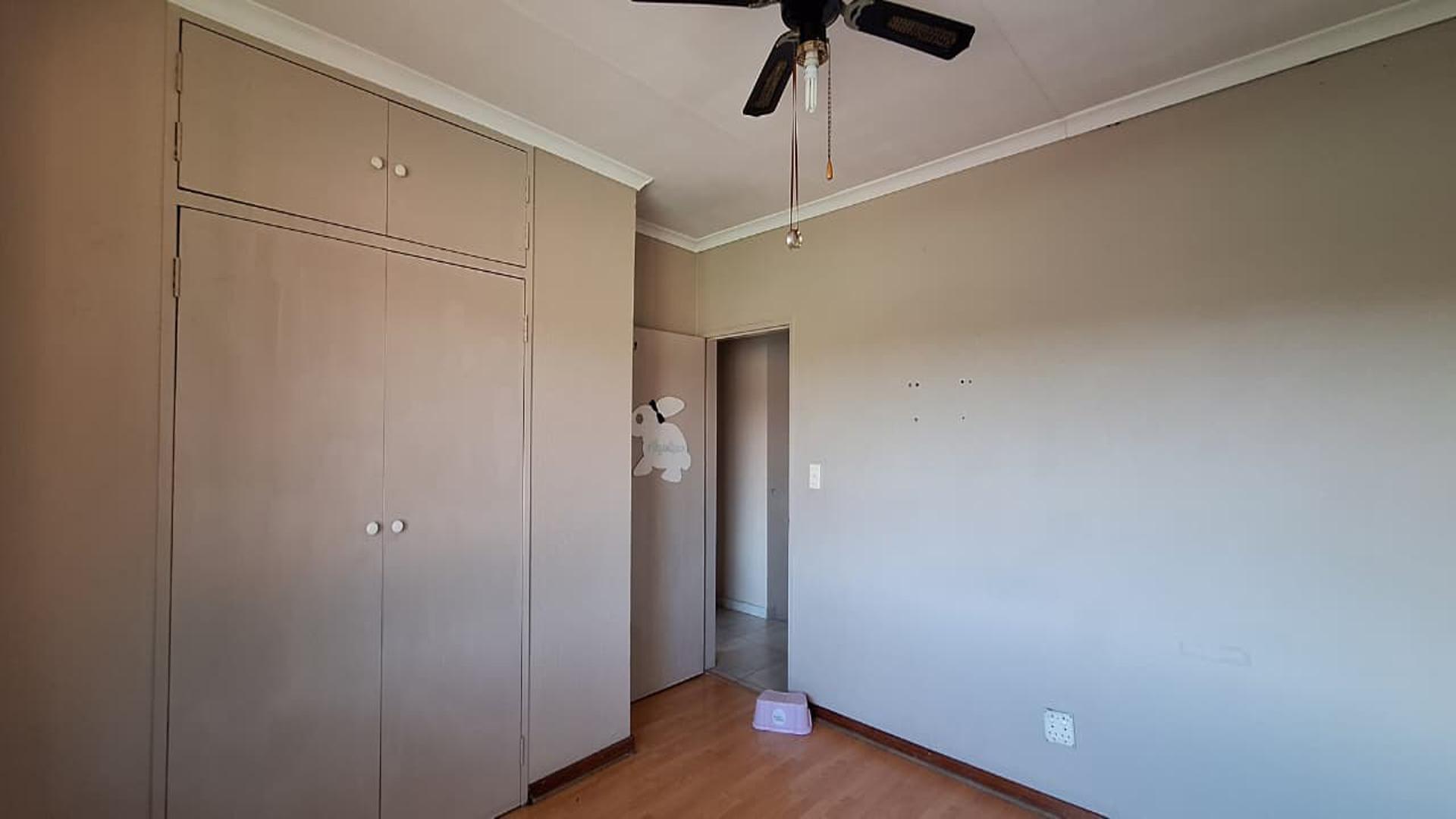 Bed Room 1 - 15 square meters of property in Witfield
