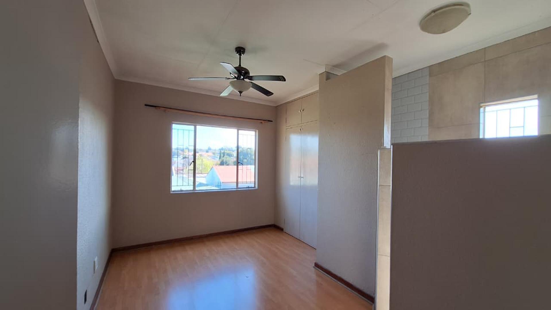 Main Bedroom - 18 square meters of property in Witfield
