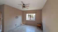 Lounges - 19 square meters of property in Witfield