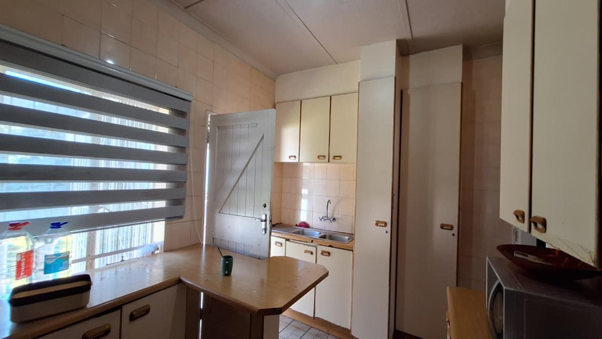 Kitchen - 13 square meters of property in Lindhaven