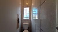 Bathroom 1 - 2 square meters of property in Lindhaven
