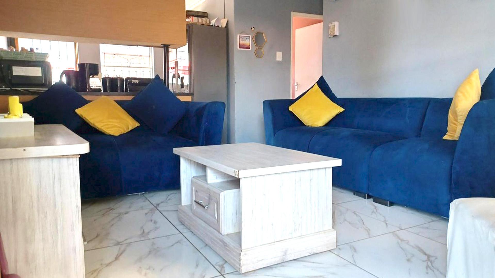 Lounges of property in Grasslands