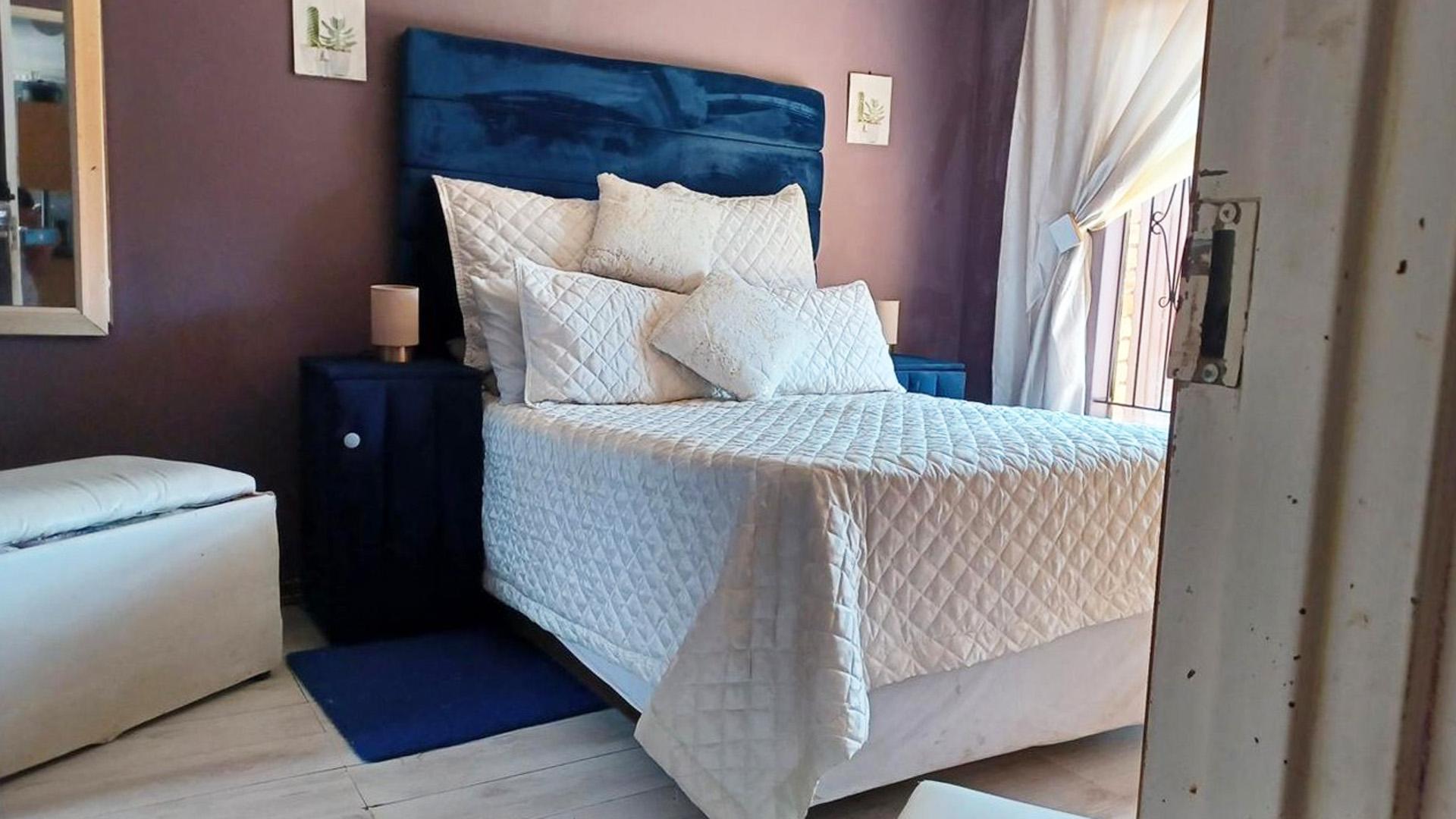 Main Bedroom of property in Grasslands