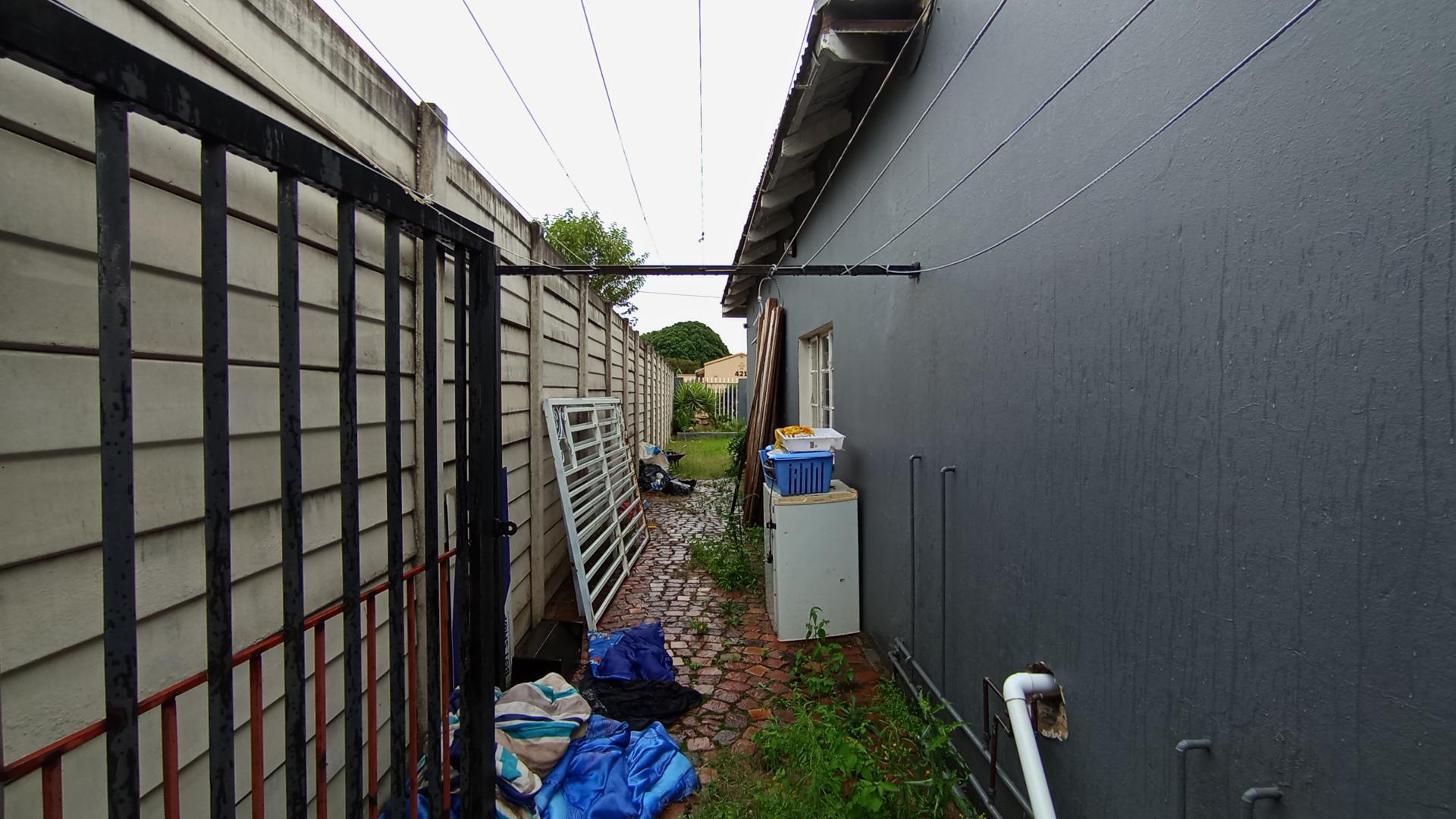 Backyard of property in Villieria