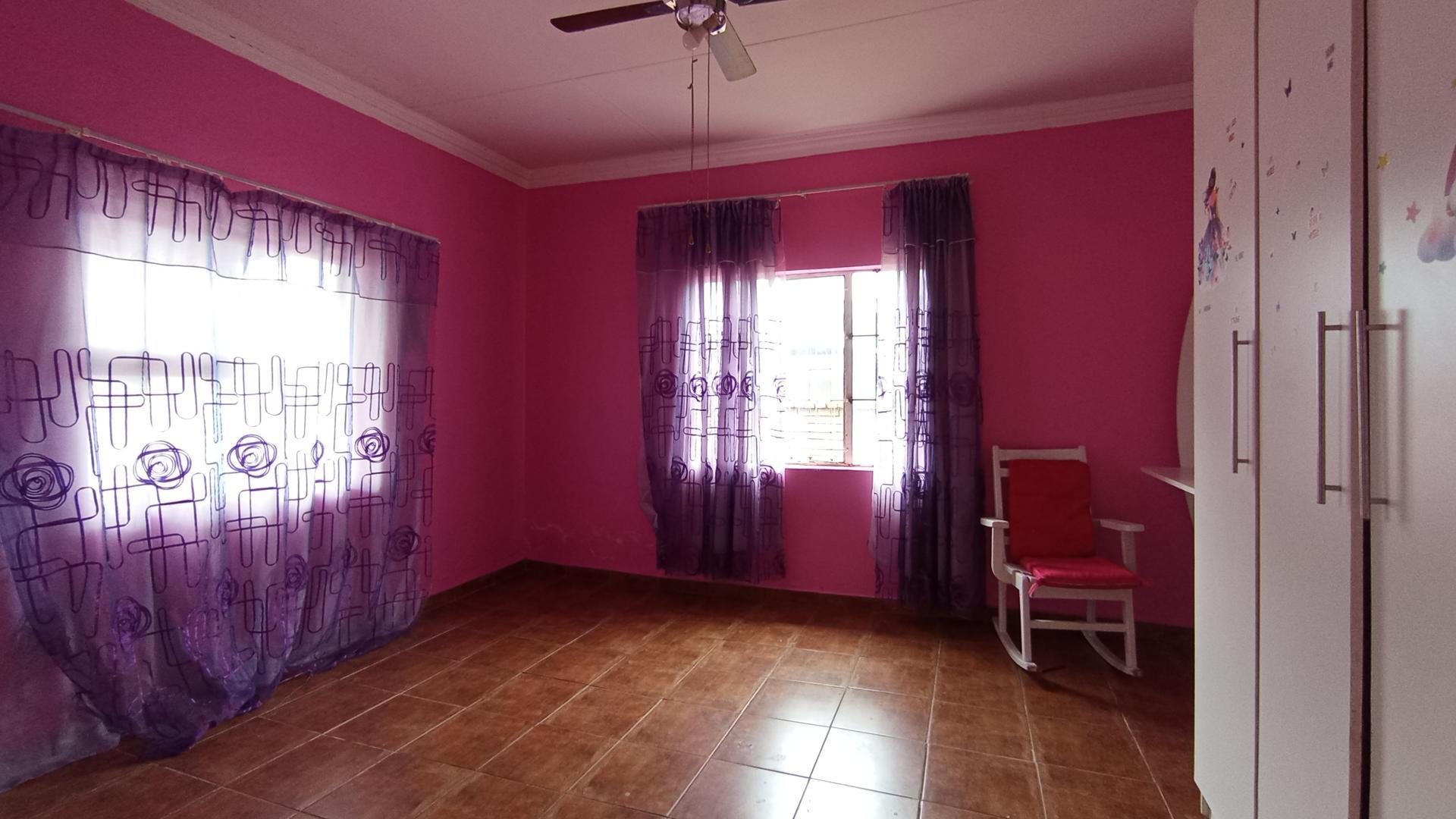 Bed Room 1 - 19 square meters of property in Villieria