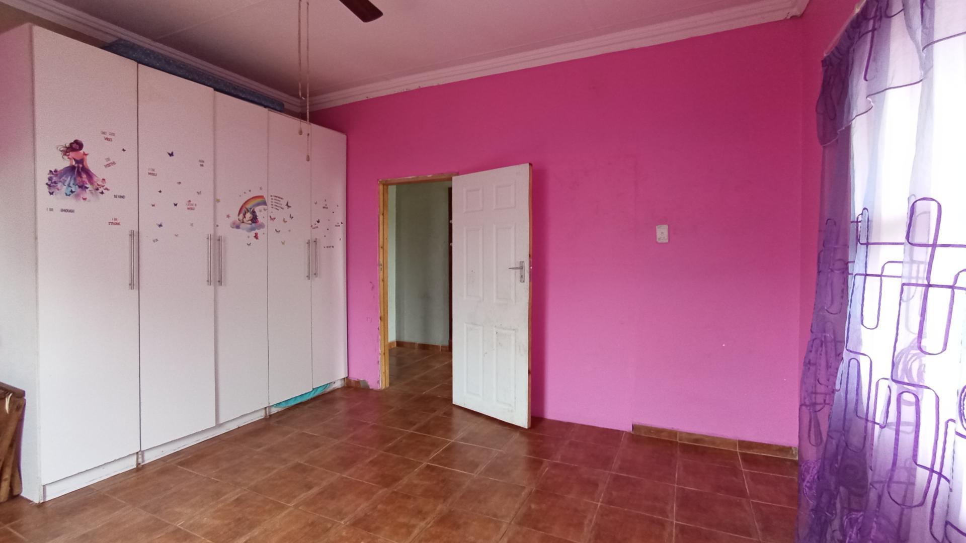 Bed Room 1 - 19 square meters of property in Villieria