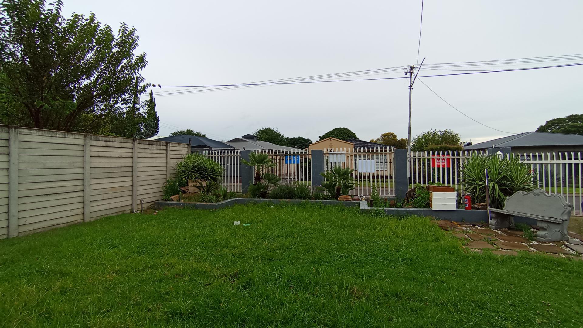 Front View of property in Villieria