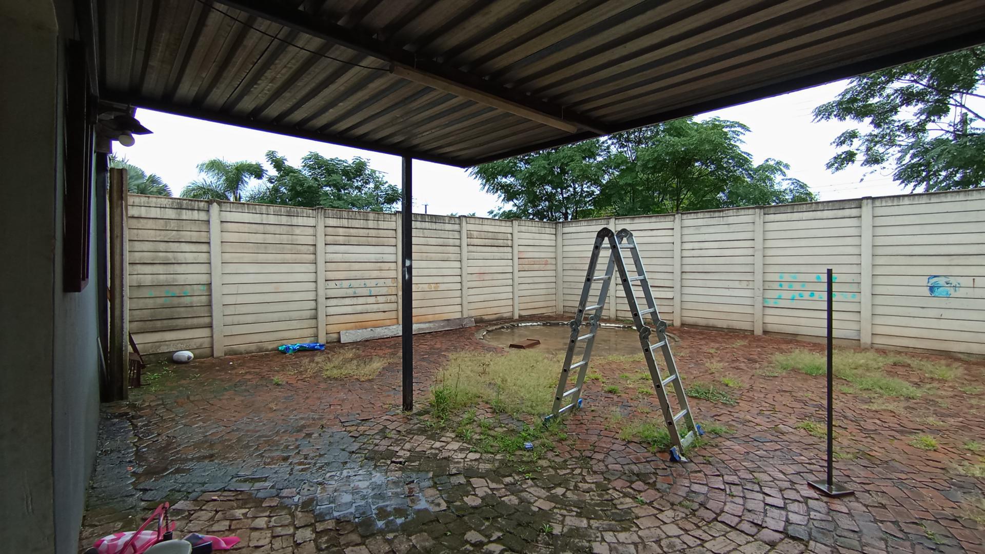 Backyard of property in Villieria