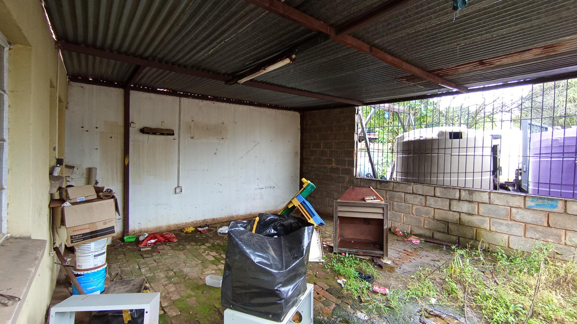 Backyard of property in Villieria