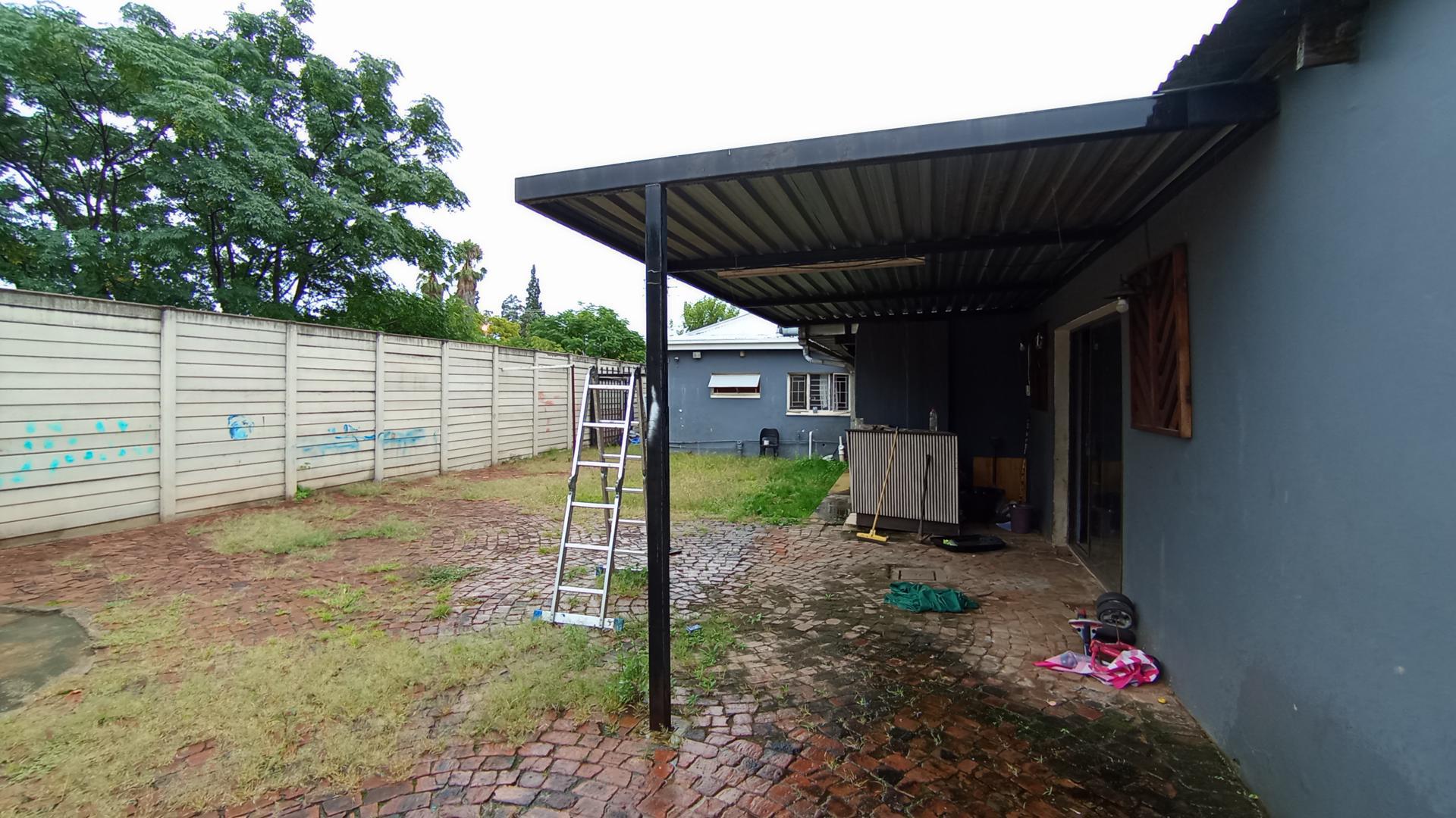 Backyard of property in Villieria