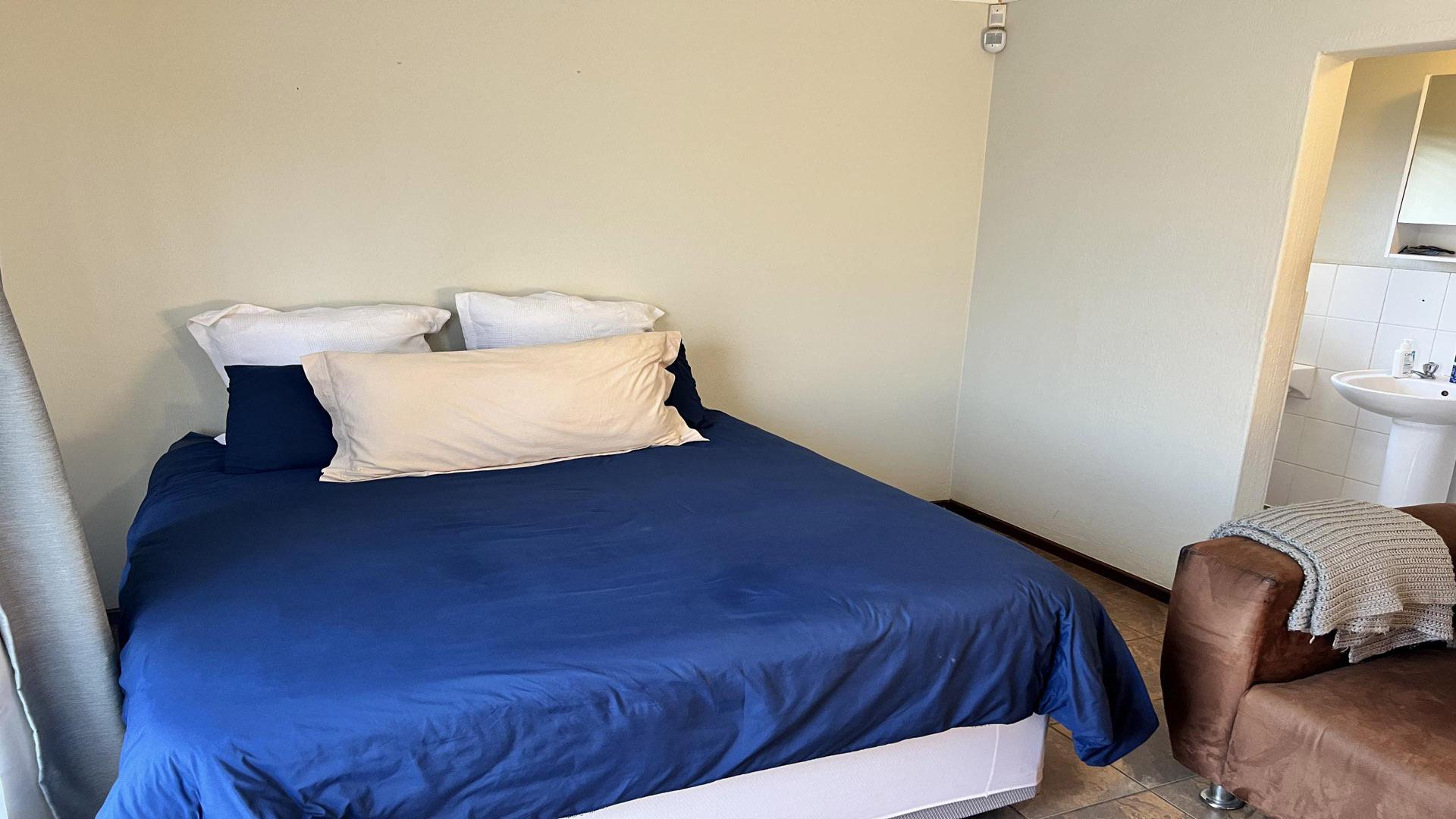 Bed Room 2 of property in Akasia