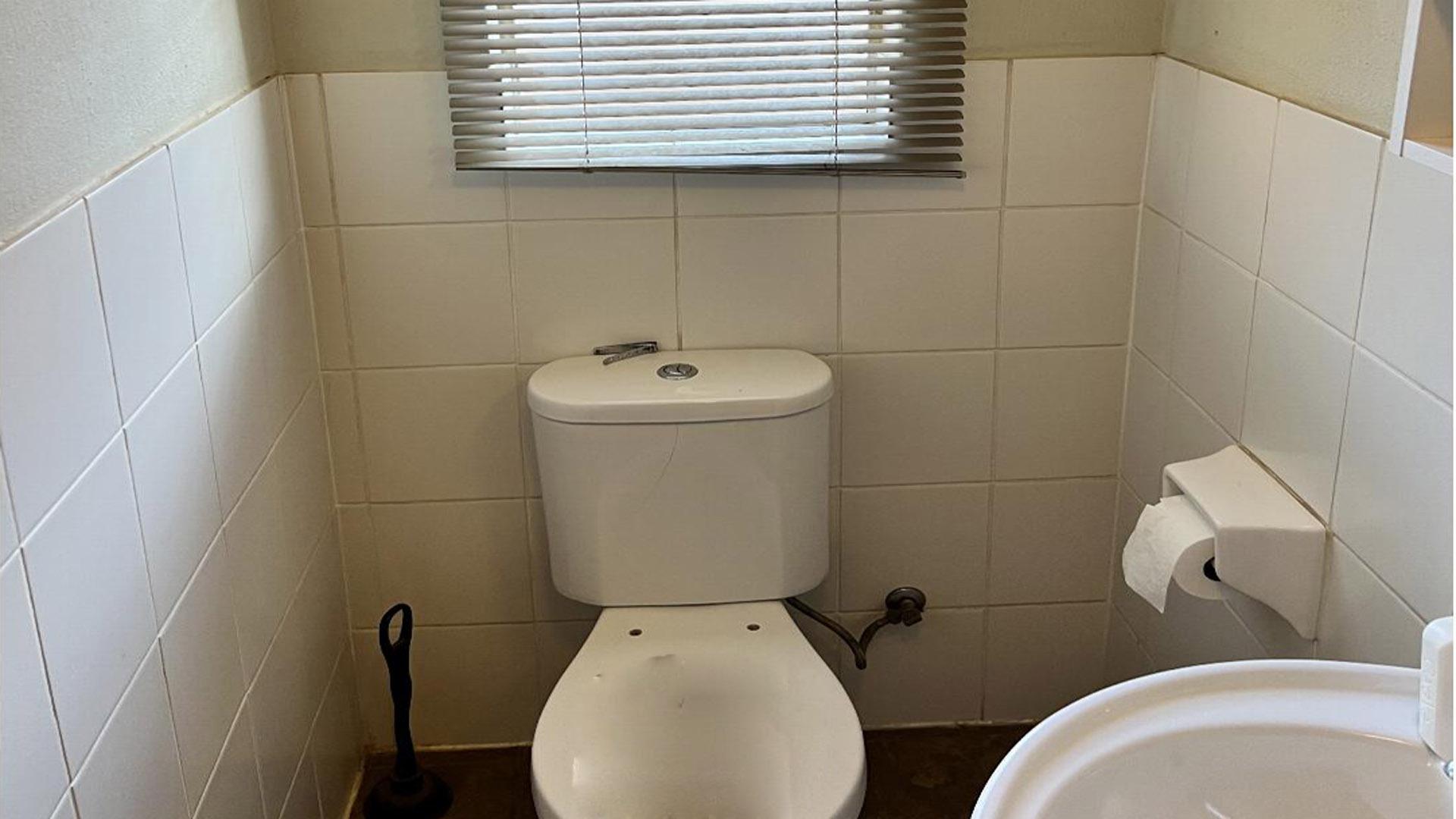 Bathroom 2 of property in Akasia