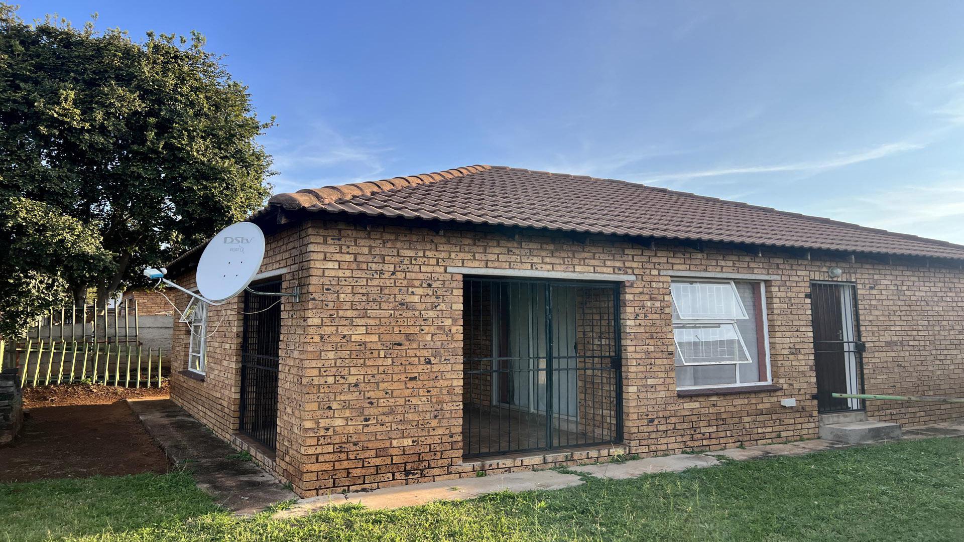 Backyard of property in Akasia