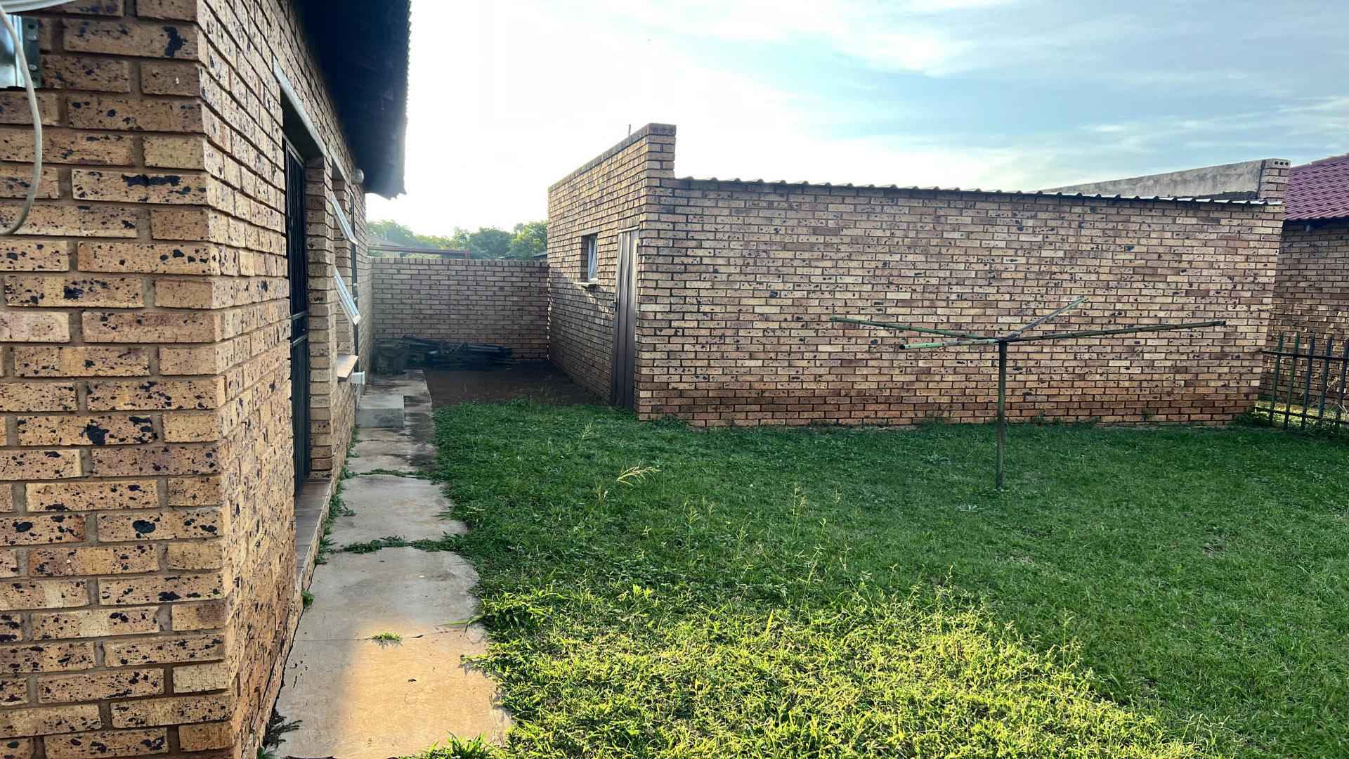 Backyard of property in Akasia