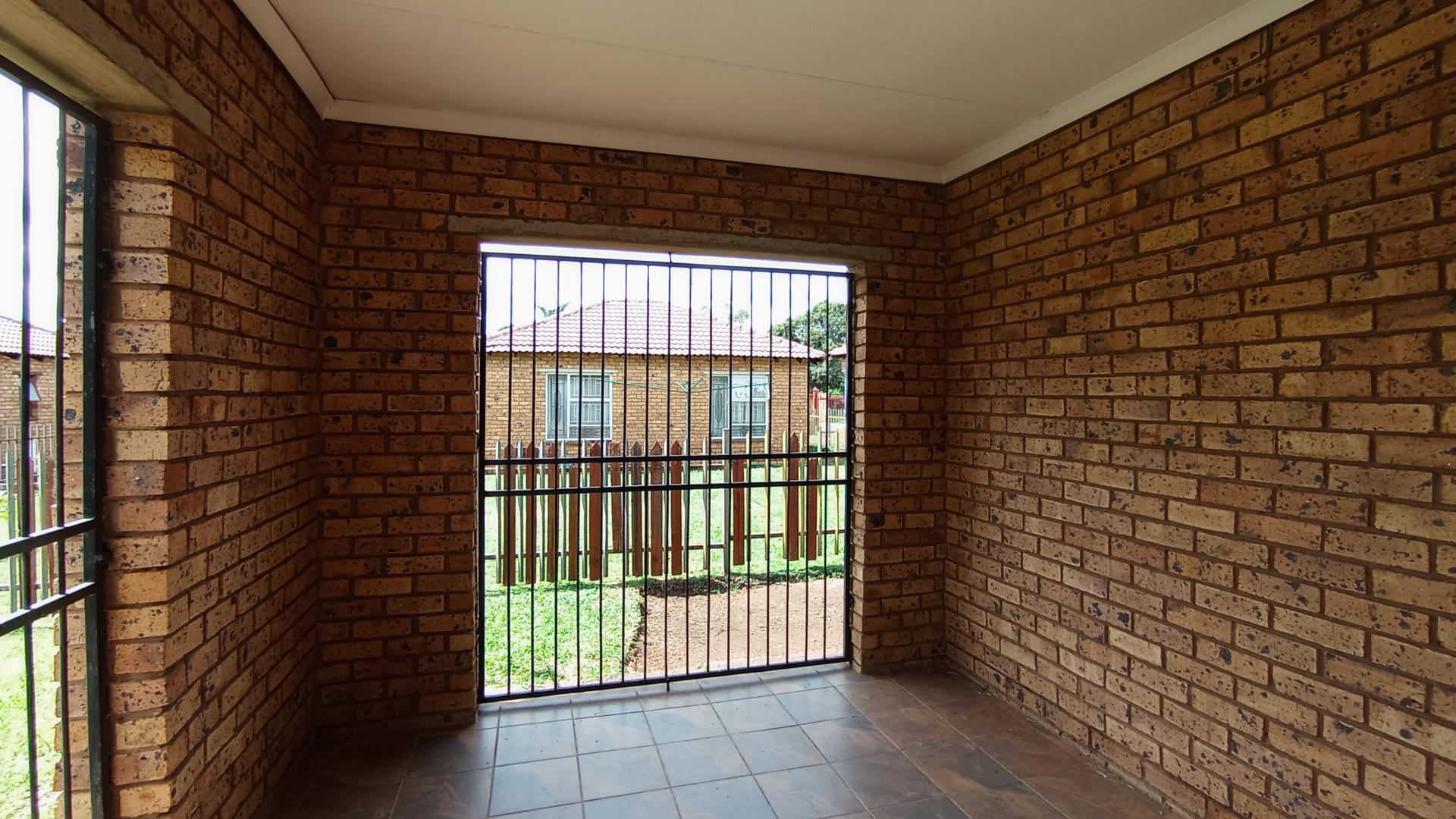 Patio - 10 square meters of property in Karenpark