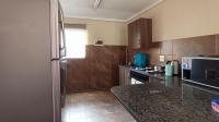 Kitchen - 8 square meters of property in Karenpark