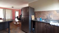 Kitchen - 8 square meters of property in Karenpark