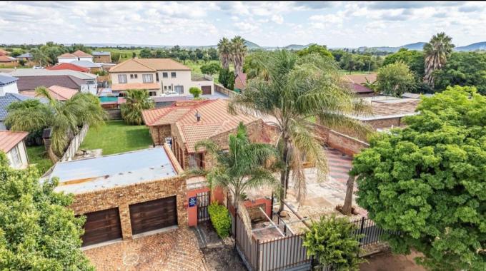 3 Bedroom Freehold Residence for Sale For Sale in Karenpark - MR702656