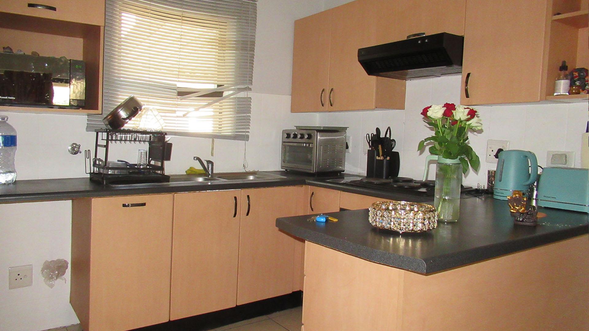 Kitchen - 38 square meters of property in Ferndale - JHB