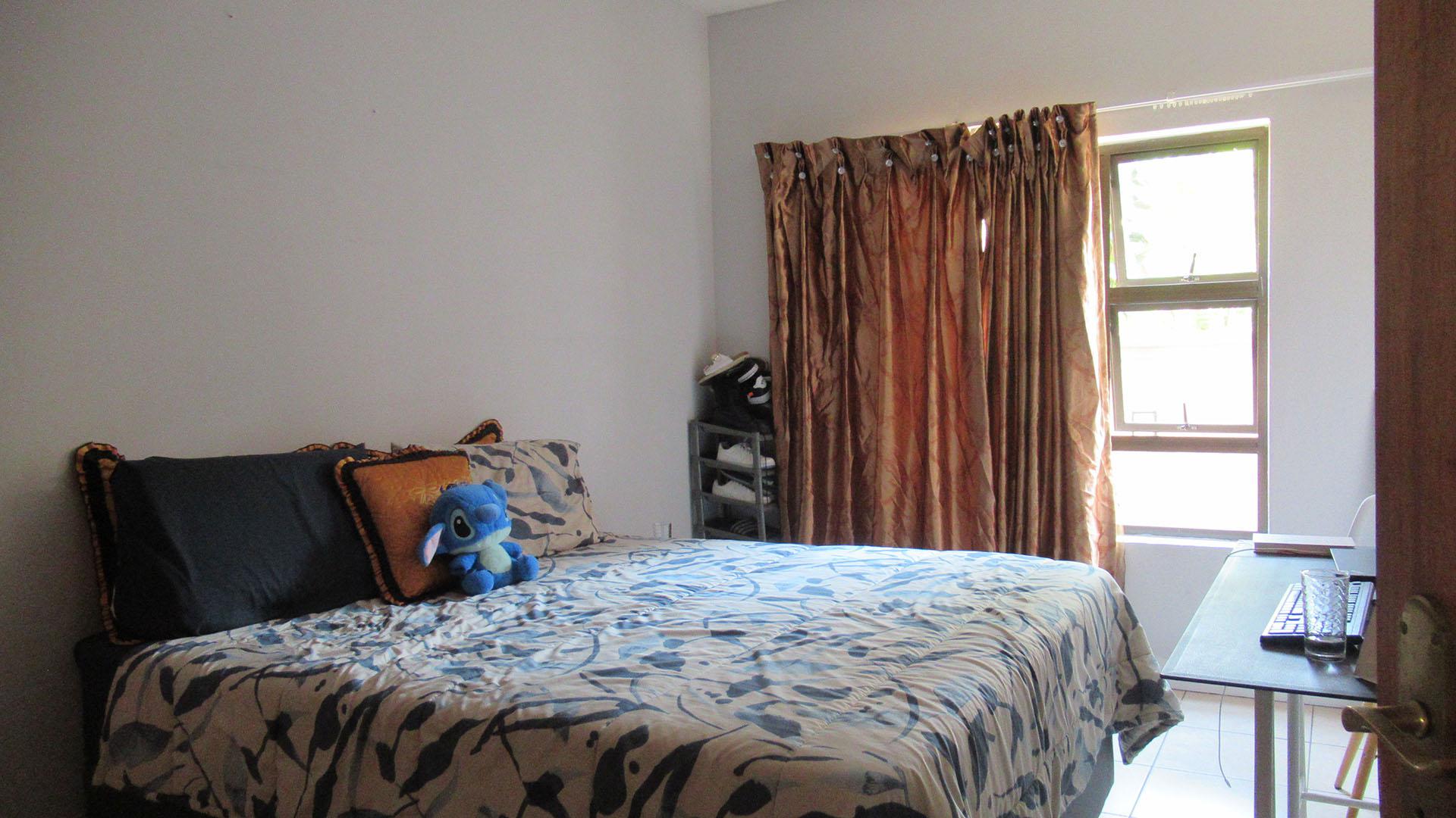 Bed Room 1 - 65 square meters of property in Ferndale - JHB
