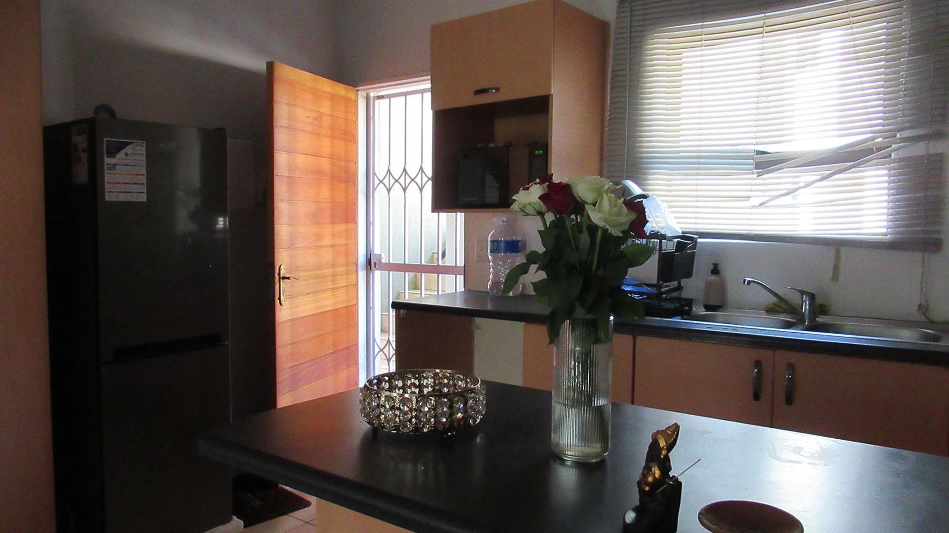 Kitchen - 38 square meters of property in Ferndale - JHB