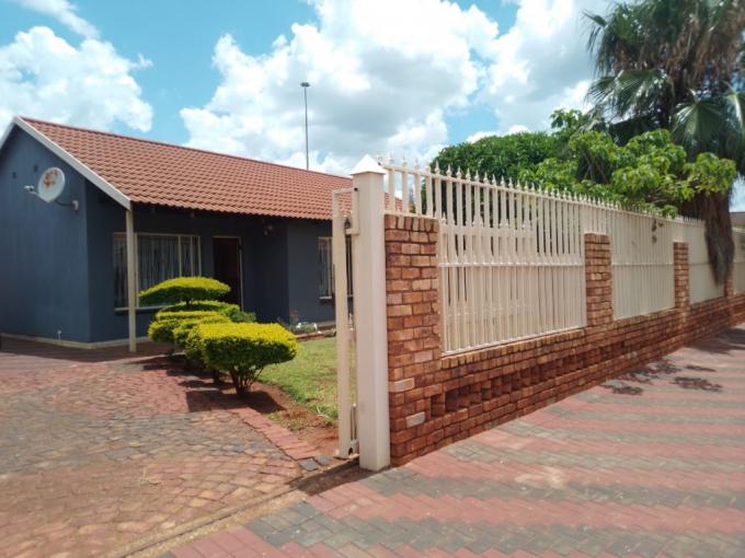 2 Bedroom House for Sale For Sale in Ga-Rankuwa - MR702706